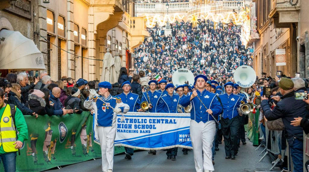 Roma Parade 2026, l’1 gennaio Marching Band statunitensi e Gruppi Folkloristici sfilano per le vie della Capitale