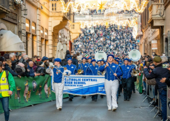 Roma Parade 2026, l’1 gennaio Marching Band statunitensi e Gruppi Folkloristici sfilano per le vie della Capitale