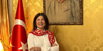 Elif Çomoğlu Ülgen, Ambasciatore della Repubblica di Türkiye a Roma: “Le nostre relazioni con l’Italia sono solide, fiduciose e aperte alla comprensione reciproca. Vivere a Roma è semplicemente fantastico”