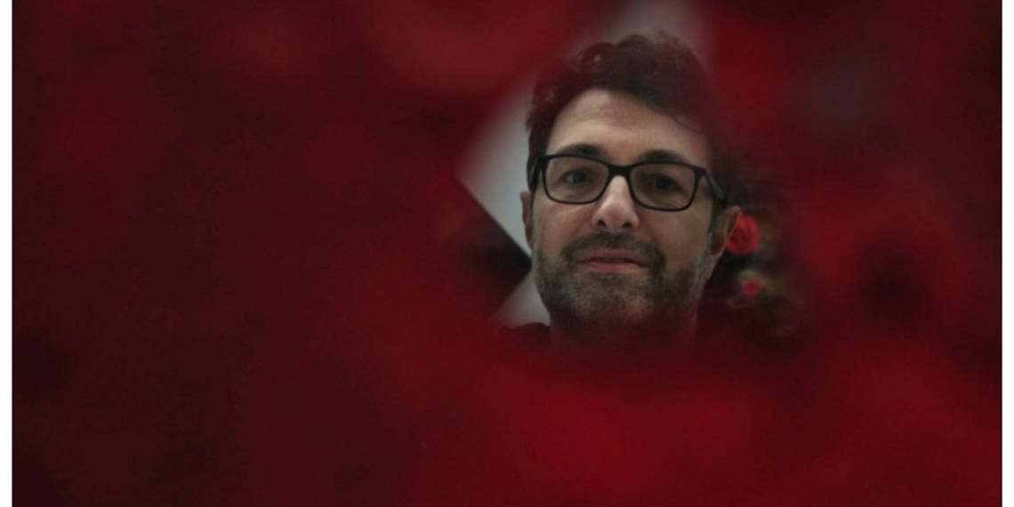 “Rosso Meraviglia”: quando il colore diventa energia. A Roma la nuova mostra di Spazio I.De.A.