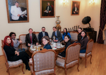 Jerevan, l’Ambasciatore Alessandro Ferranti visita il Teatro Nazionale Accademico Armeno dell’Opera e del Balletto