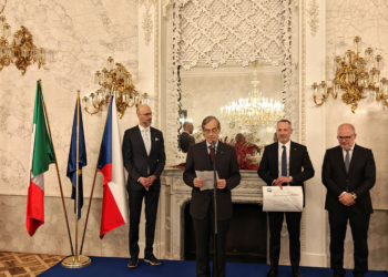 La Camera di Commercio e dell’Industria Italo-Ceca celebra i 25 anni di attività. Distintivo d’oro ad Amb. Marsili