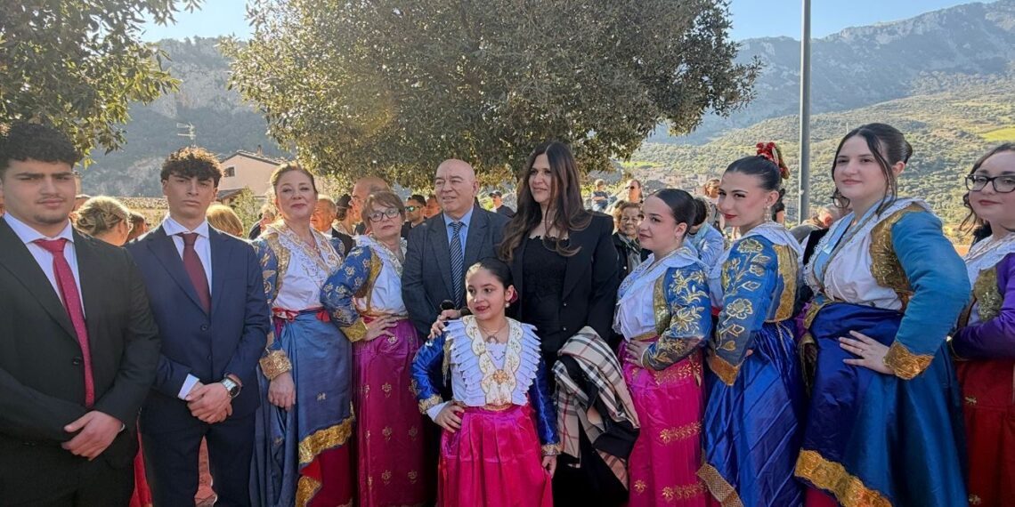 Le Vallje tornano a danzare a Civita: l’Ambasciatrice Frangaj omaggia la cultura arbëresh in Calabria