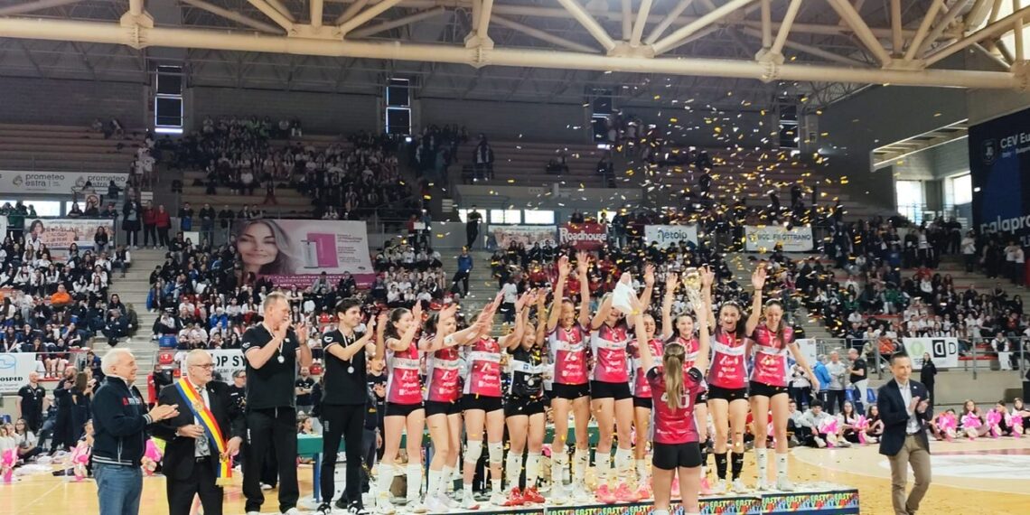 XXXII Edizione Easter Volley, il Console Galanti premia la squadra prima classificata