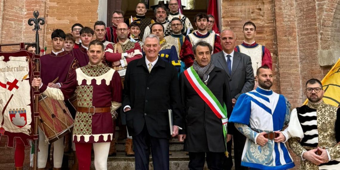 Ronald Spogli in visita a Gubbio: ritorno alle radici per l’ex Ambasciatore USA in Italia