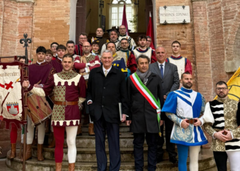 Ronald Spogli in visita a Gubbio: ritorno alle radici per l’ex Ambasciatore USA in Italia