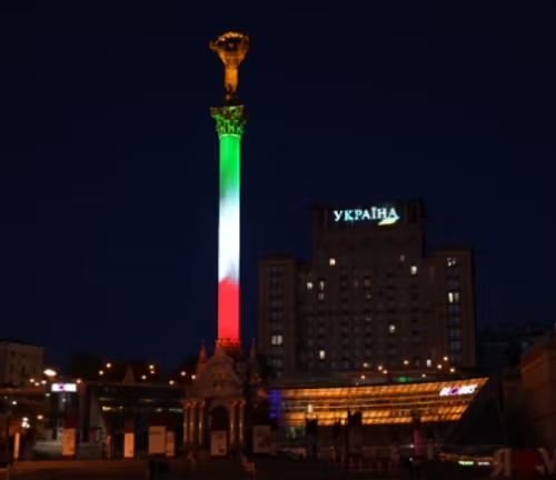 2 giugno, Kiev si illumina con il Tricolore a Maidan