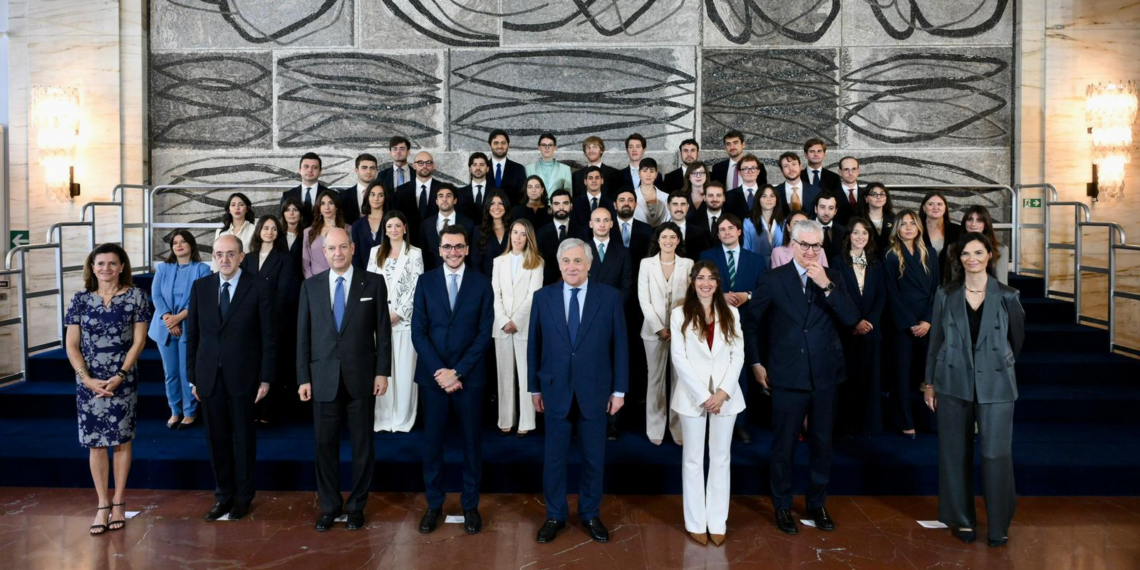 Tajani al giuramento dei nuovi diplomatici: parità di genere fra i nuovi funzionari