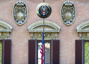 Ministri al ricevimento del 4 luglio a Villa Taverna, ok di Meloni: “Rapporti con Usa da tutelare”