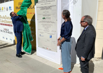 L’Aquila, l’Amb. Cowley all’avvio dei lavori di recupero della Torre Civica di Palazzo Margherita