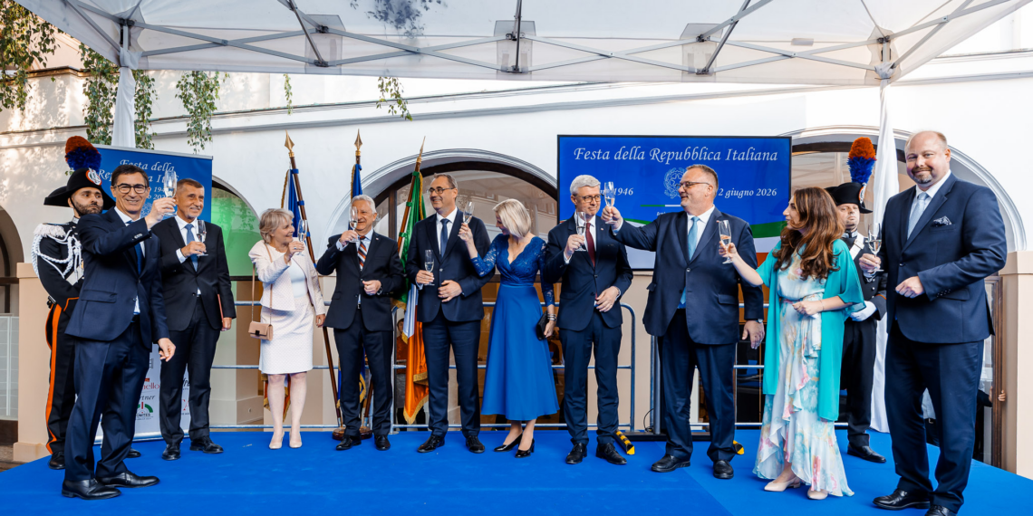 A Praga celebrazioni della Festa della Repubblica alla presenza del Premier ceco e di sei Ministri