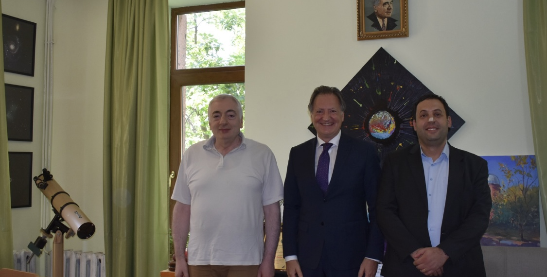 Visita dell’Ambasciatore Ferranti all’Osservatorio Astrofisico di Byurakan nell’80° della sua fondazione