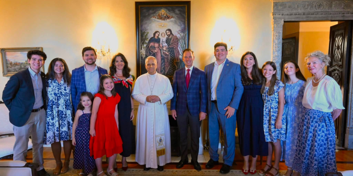 Papa Leone XIV alla Residenza dell’Ambasciatore USA in Vaticano per le celebrazioni del 4 luglio