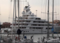 Lo yacht dell’Ambasciatore USA al porto di Livorno: schieramento dei mezzi polizia