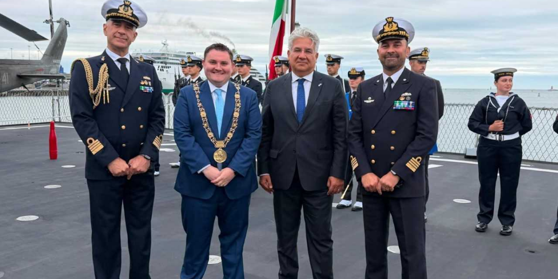 L’Ambasciatore Faganello a bordo di Nave Etna a Dublino