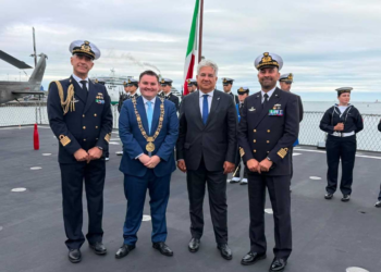 L’Ambasciatore Faganello a bordo di Nave Etna a Dublino