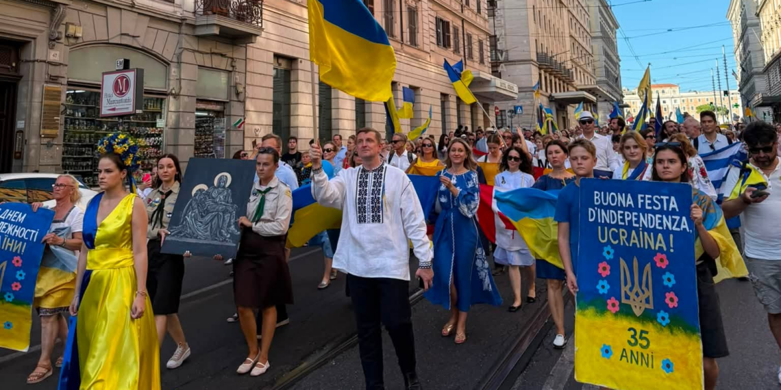 Roma, i colori dell’Ucraina nel cuore della città per la Giornata della Bandiera e il 35ºdell’Indipendenza