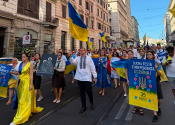 I colori dell’Ucraina nel cuore di Roma per la Giornata della Bandiera e il 35ºdell’Indipendenza