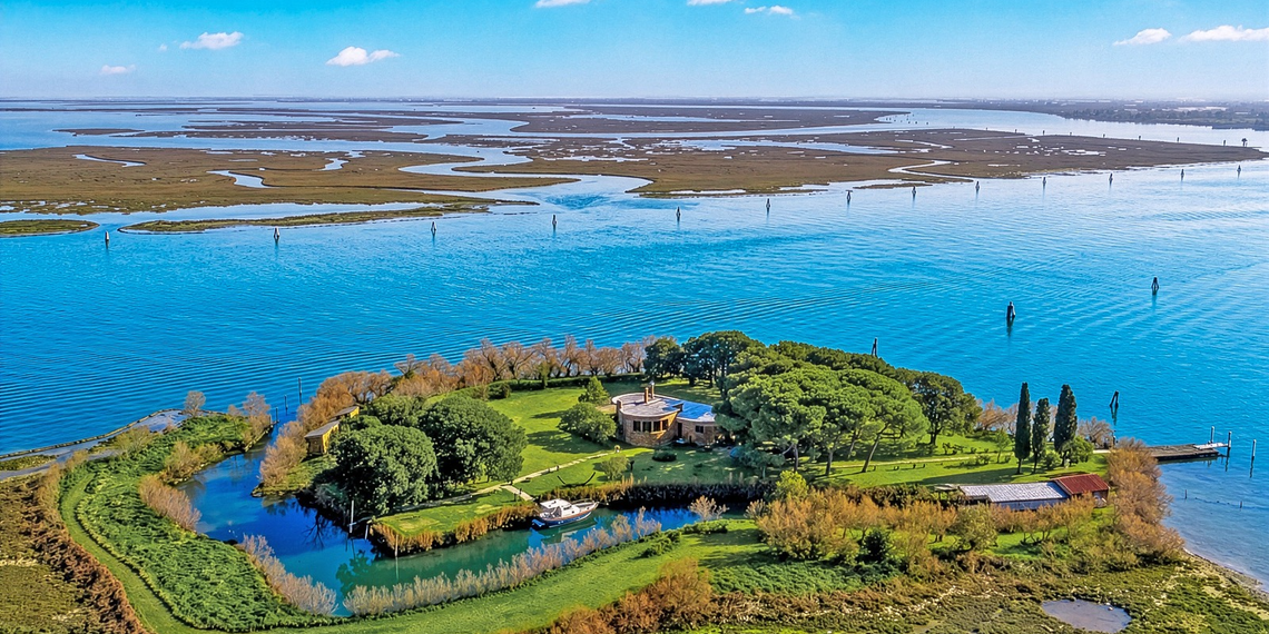 A Venezia è in vendita un’isola privata con un fortino di epoca napoleonica