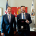 L’Ambasciatore Burch dona a Trump, Vance e Rubio palla da baseball firmata da Papa Leone XIV