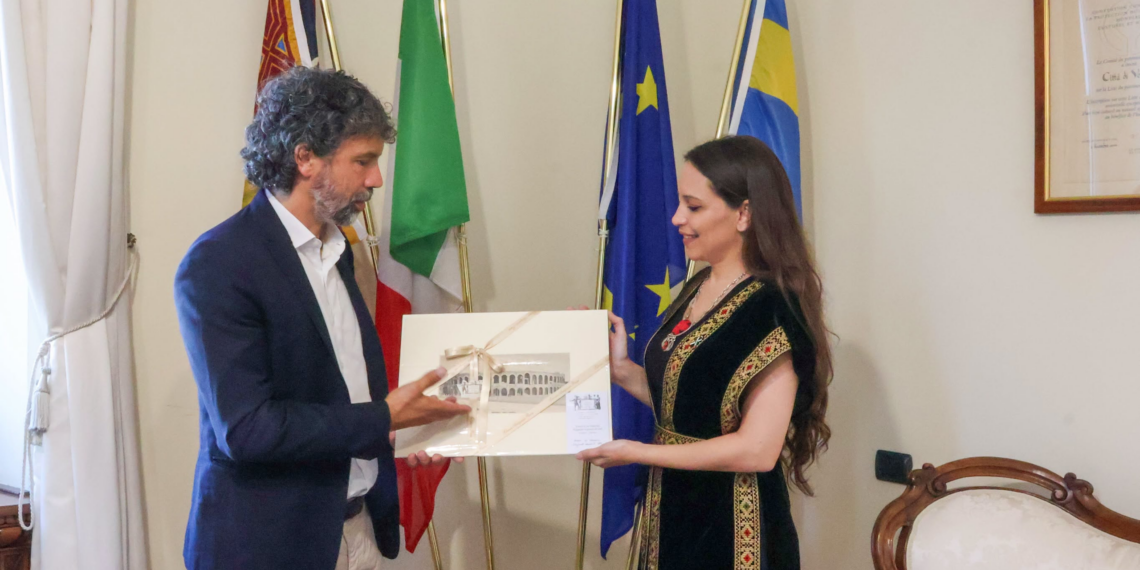 Verona, il Sindaco Damiano Tommasi incontra l’Ambasciatrice di Palestina Mona Abuamara