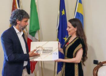 Verona, il Sindaco Damiano Tommasi incontra l’Ambasciatrice di Palestina Mona Abuamara
