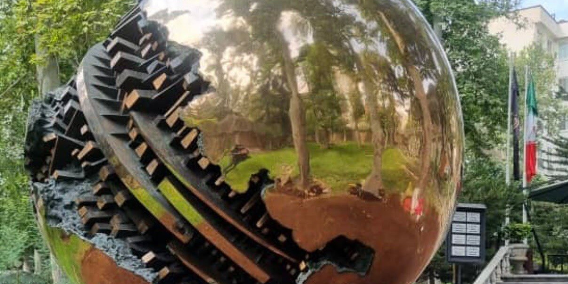 Teheran, recupero e restauro della “Sfera Grande” di Pomodoro