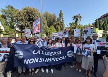 Iran: Noi Moderati davanti all’Ambasciata a Roma per Taraneh e Romina Rahimi
