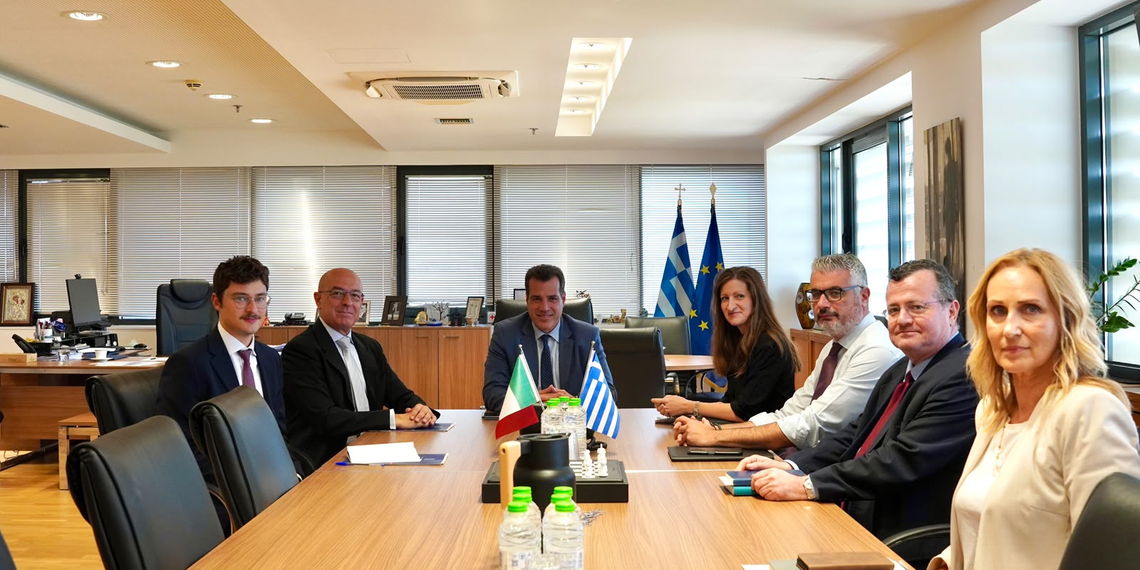 Atene, l’Ambasciatore Cuculi incontra il Ministro greco per le Migrazioni Plevris