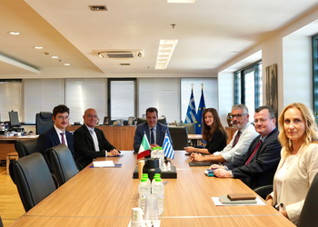 Atene, l’Ambasciatore Cuculi incontra il Ministro greco per le Migrazioni Plevris