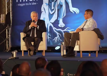 Tajani e le donne “meno appariscenti”: scoppia la polemica. Renzi: “Ministro ha idee ottocentesche”