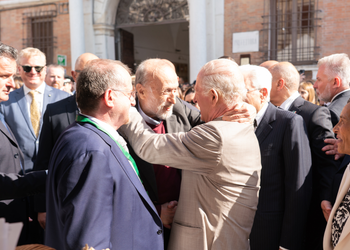 Re Carlo III ricorda Carlo Petrini a Terra Madre Salone del Gusto 2026. Il messaggio letto dall’Ambasciatore Hickey
