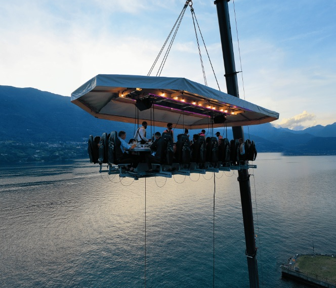 Dinner in the Sky debutta a Roma, dal 21 al 25 ottobre l’esperienza gastronomica sospesa nel cielo