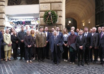 Roma rende omaggio alla Rivoluzione ungherese: emozione e memoria nel luogo simbolo dei rifugiati del ’56
