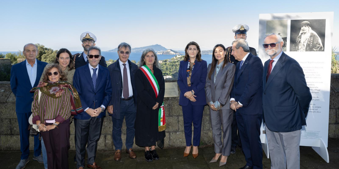 Napoli rende omaggio alla Regina Maria di Romania: svelata una targa commemorativa nel Parco Virgiliano